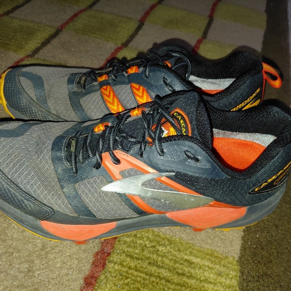 Brooks Cascadia 12 Gortex Trail Runners - Picture 1 of 5